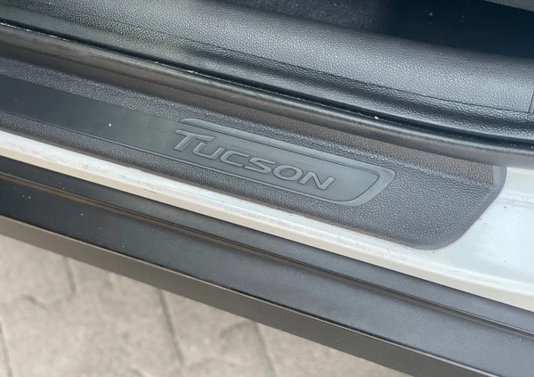 Hyundai Tucson cena 74000 przebieg: 139500, rok produkcji 2017 z Kowal małe 121